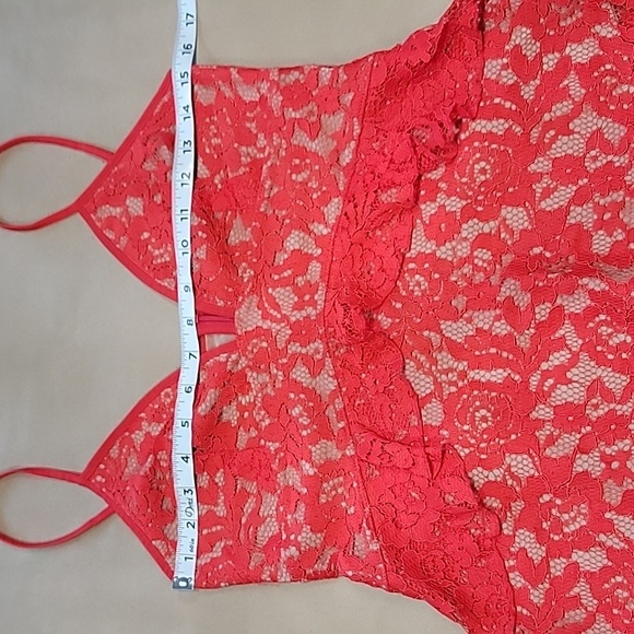 French Connection Size S Red Lace over Nude Ruffle Trim Sleeveless Peplum Top - Picture 8 of 15